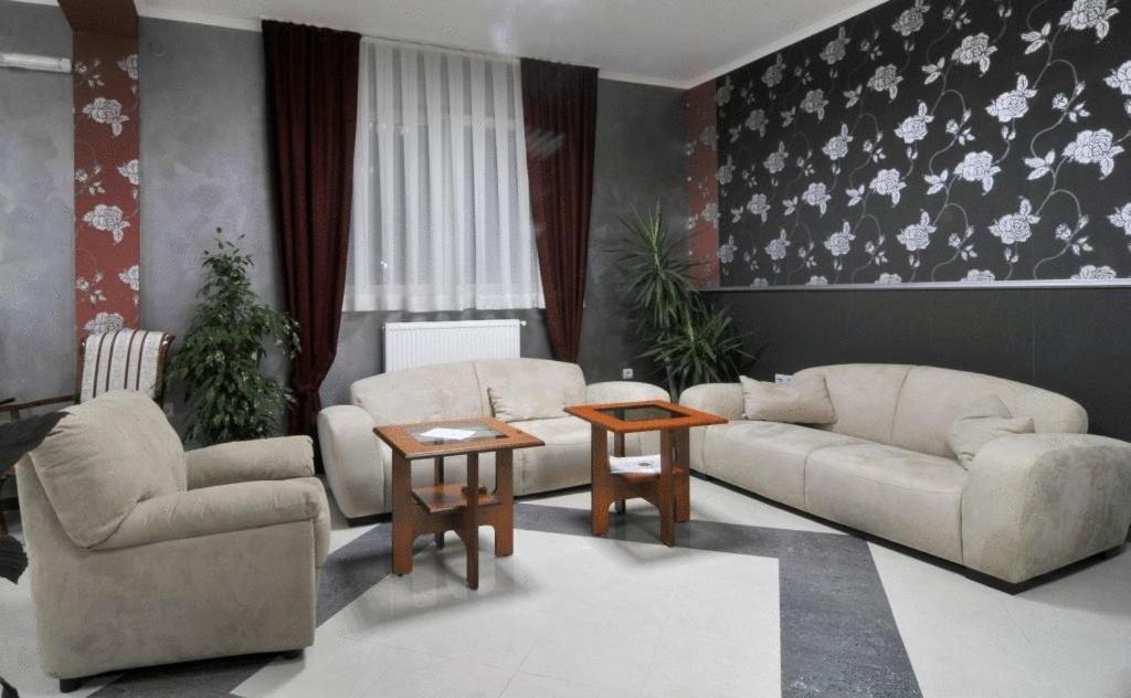 Garni Hotel Lama Крагуевац Екстериор снимка