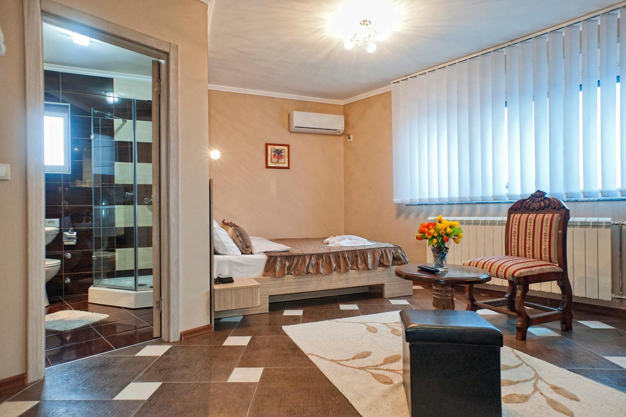 Garni Hotel Lama Крагуевац Екстериор снимка