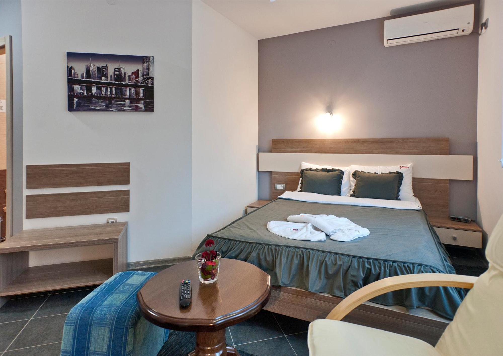 Garni Hotel Lama Крагуевац Екстериор снимка