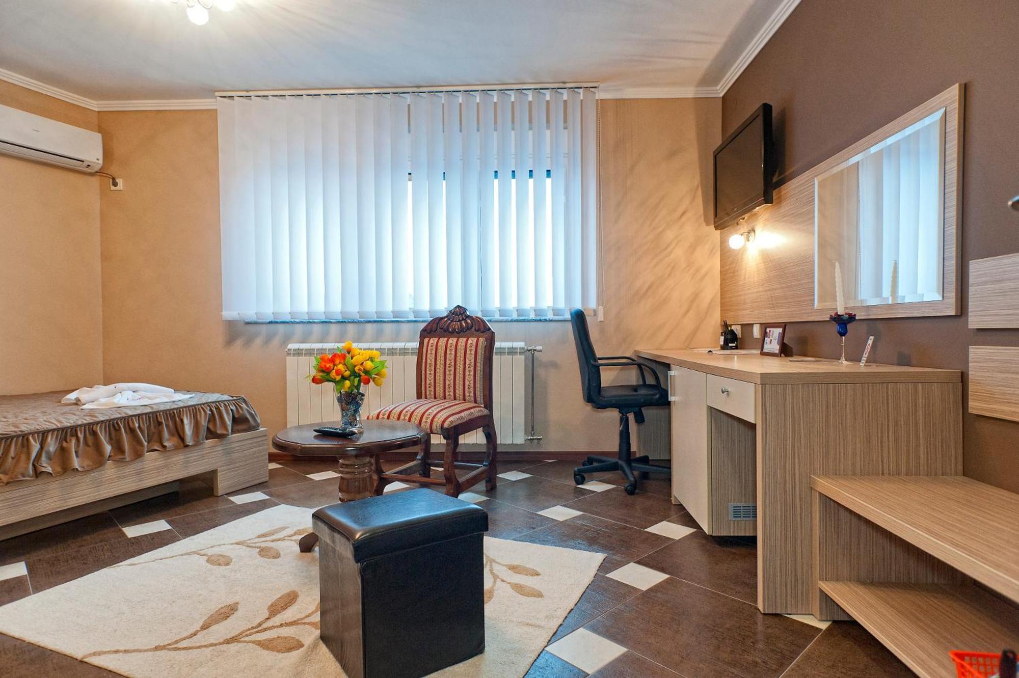 Garni Hotel Lama Крагуевац Екстериор снимка