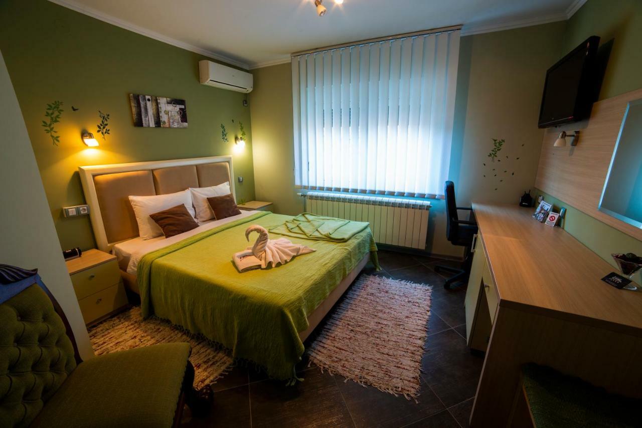 Garni Hotel Lama Крагуевац Екстериор снимка