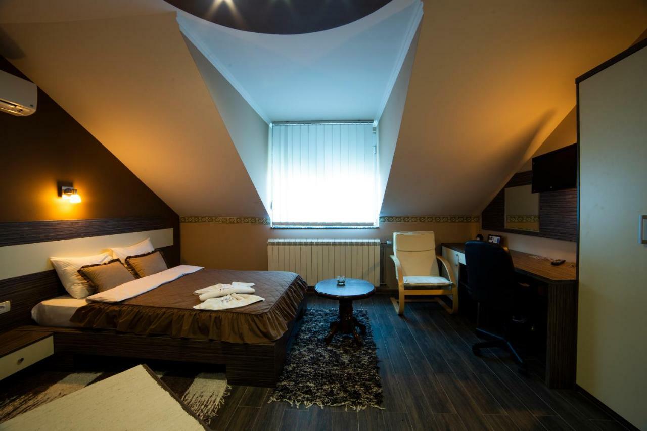 Garni Hotel Lama Крагуевац Екстериор снимка
