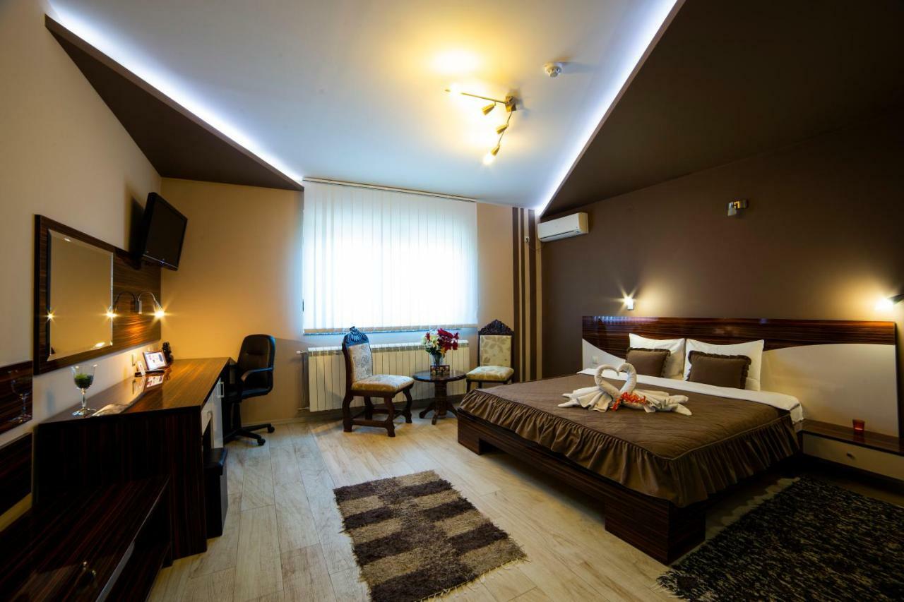 Garni Hotel Lama Крагуевац Екстериор снимка