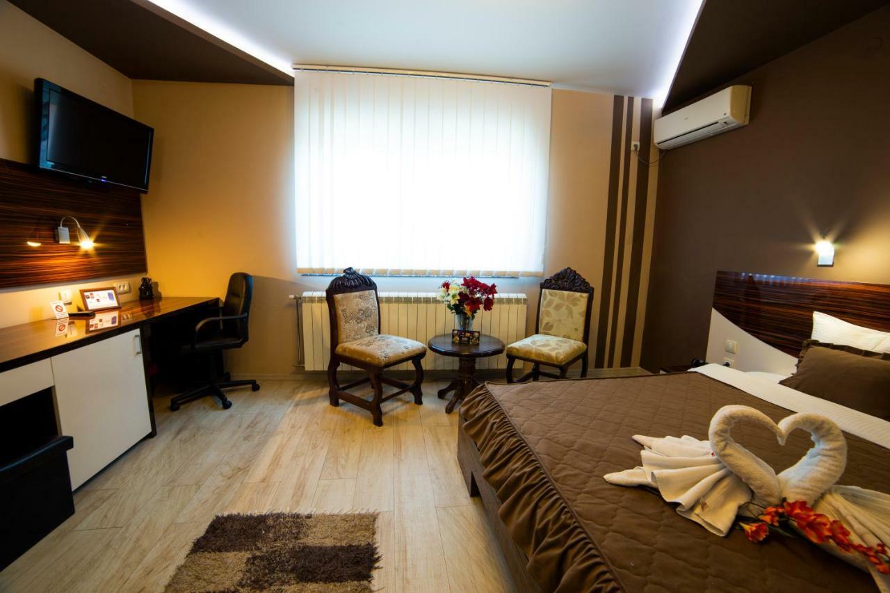 Garni Hotel Lama Крагуевац Екстериор снимка