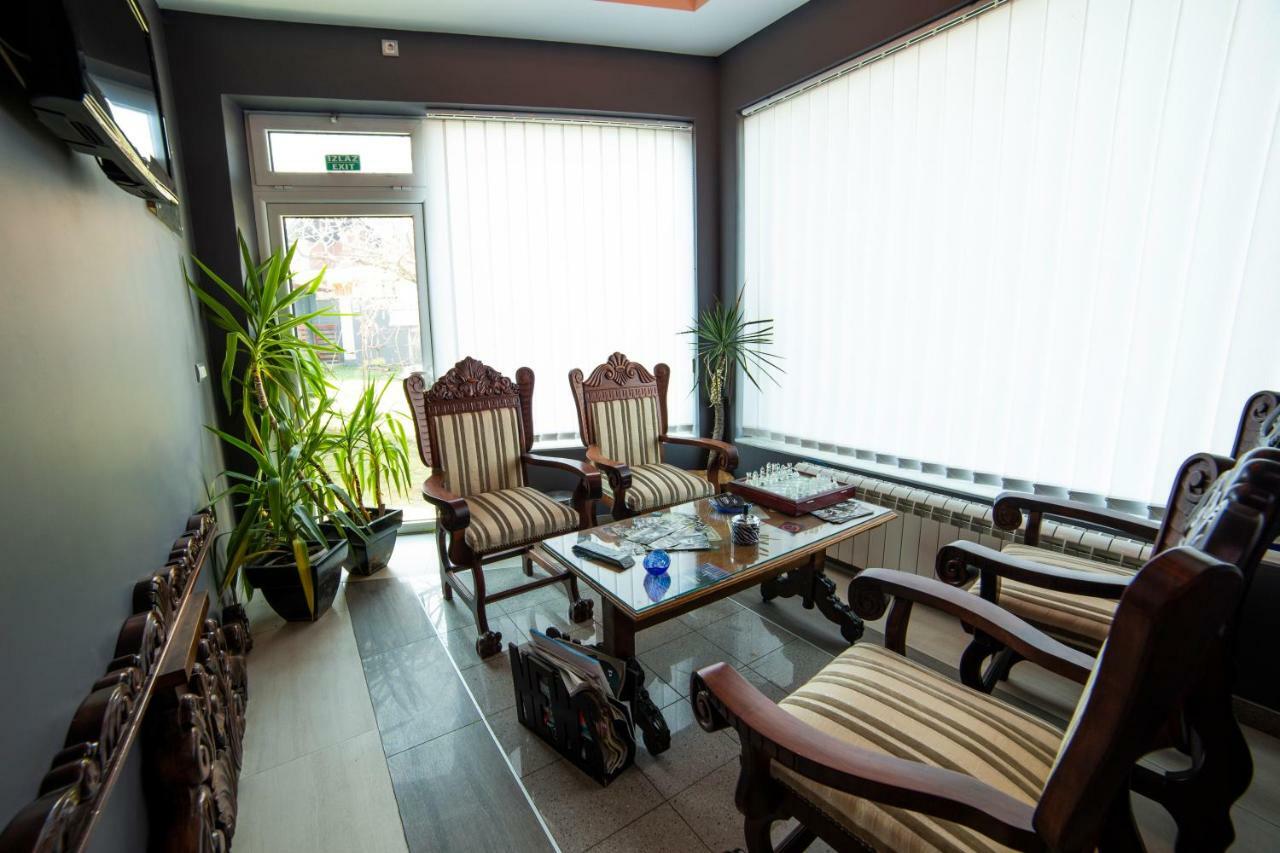 Garni Hotel Lama Крагуевац Екстериор снимка